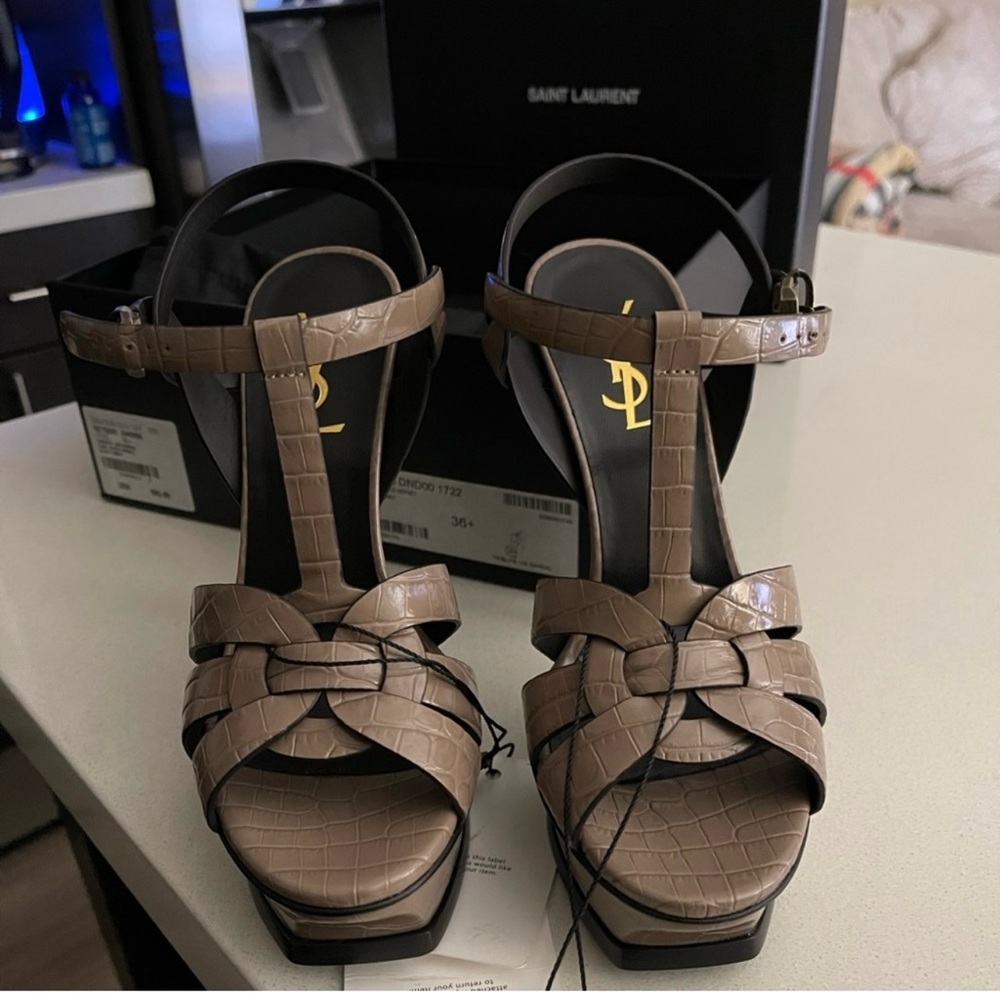 Platform Sandals - Picture 3 of 10